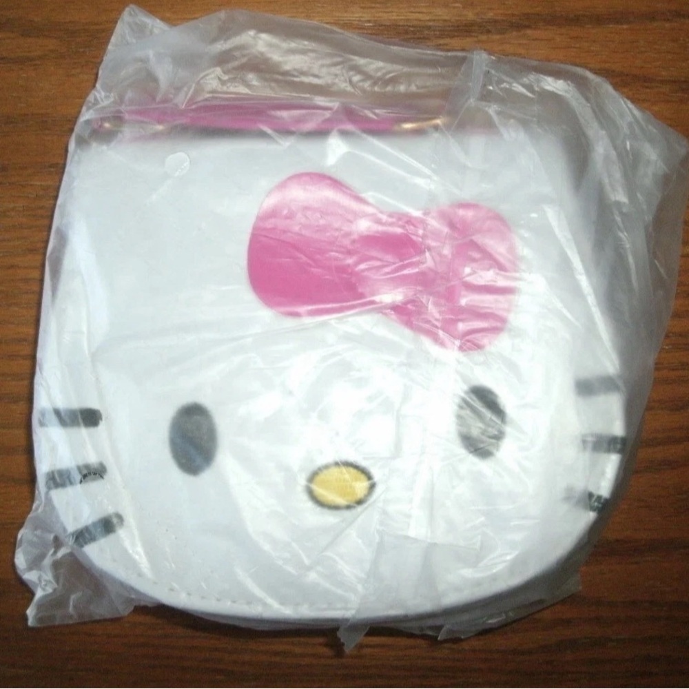 Hello Kitty Crossbody Bag - Picture 4 of 4